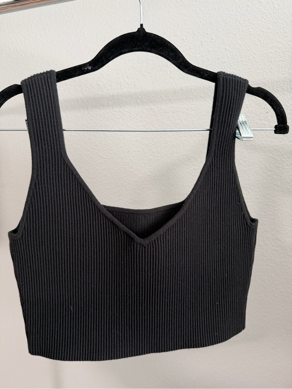 Abound Black Ribbed V-Neck Cropped Tank